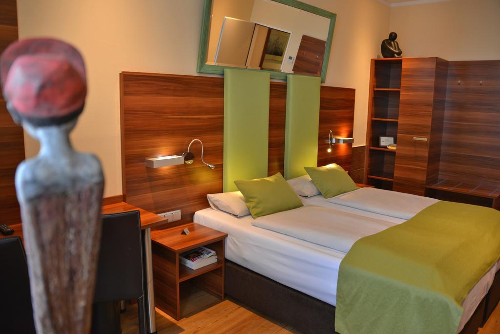 Double or Twin Room,1219489852:JPEG