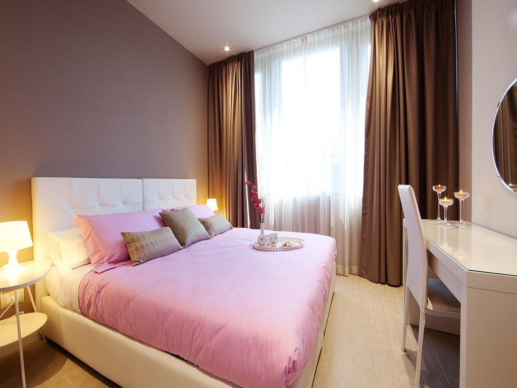 Deluxe One-Bedroom Apartment