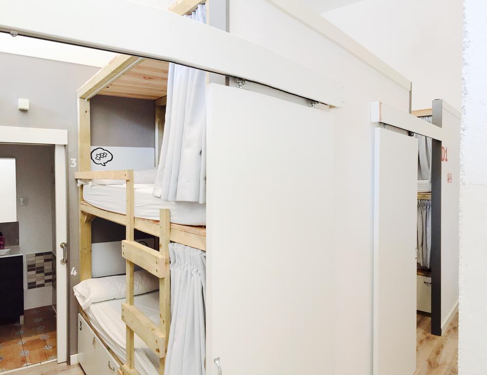 Bed in een Gemengde Slaapzaal met 4 Bedden en Eigen Badkamer