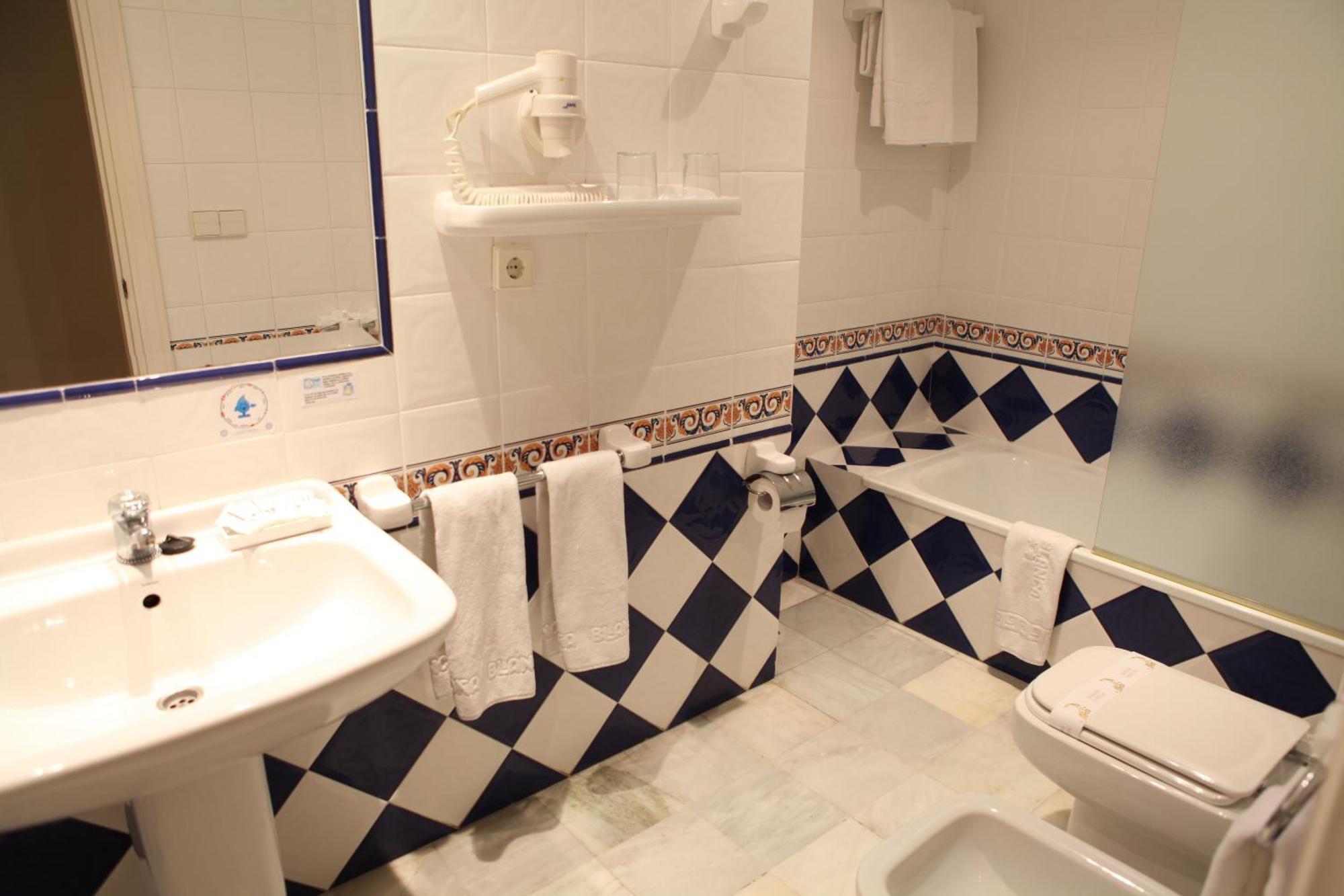 Quarto com 2 Camas de Solteiro