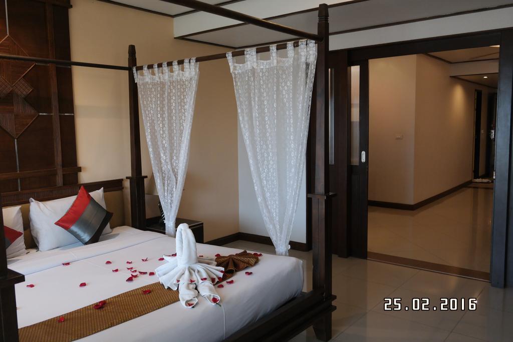 Deluxe One-Bedroom Suite