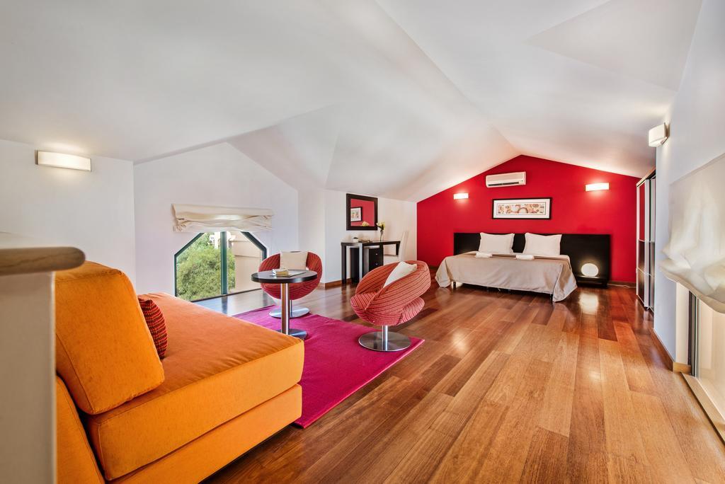 One-Bedroom Apartment Pool Side