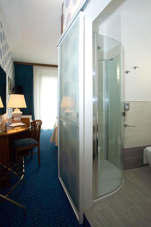 Quarto Superior com Cama de Casal ou 2 de Solteiro com Vista do Mar