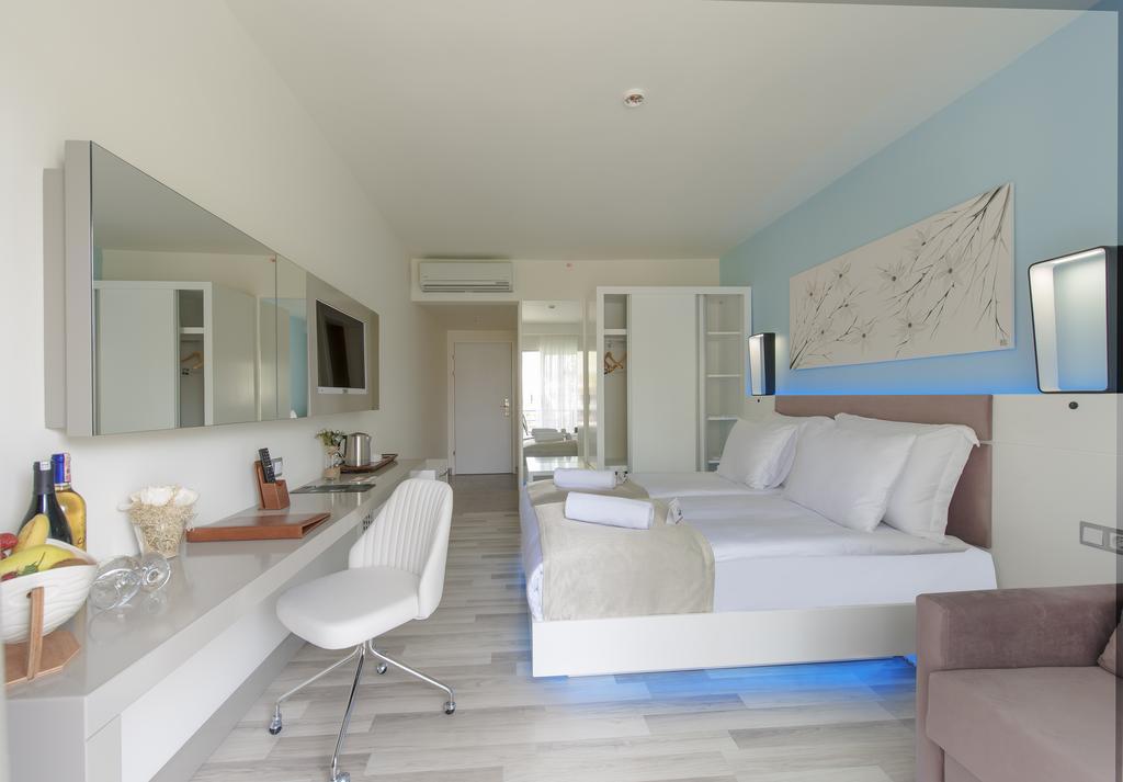 Quarto com Cama de Casal ou 2 de Solteiro e Vista do Continente