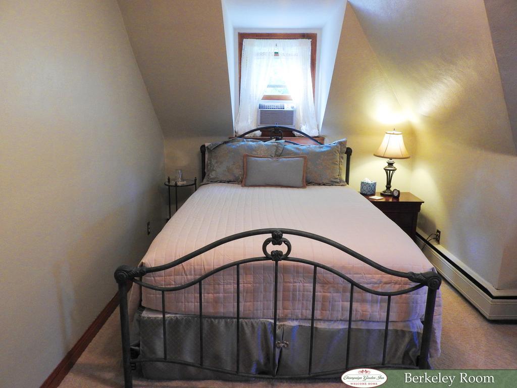 Double Room Private External Bathroom