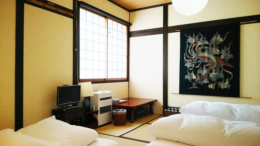 Habitación Triple de estilo japonés con baño / 204: JINYA