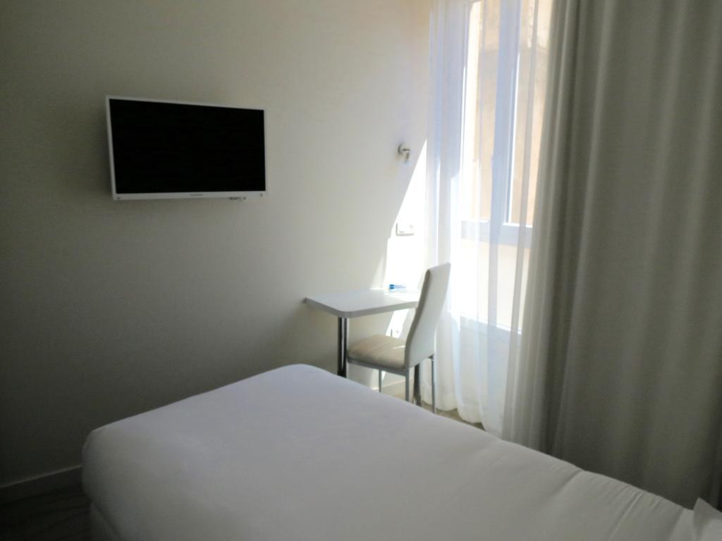 Small Single Room,1444779787:JPEG