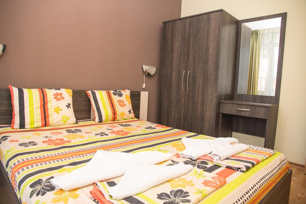 Deluxe Two-Bedroom Apartment