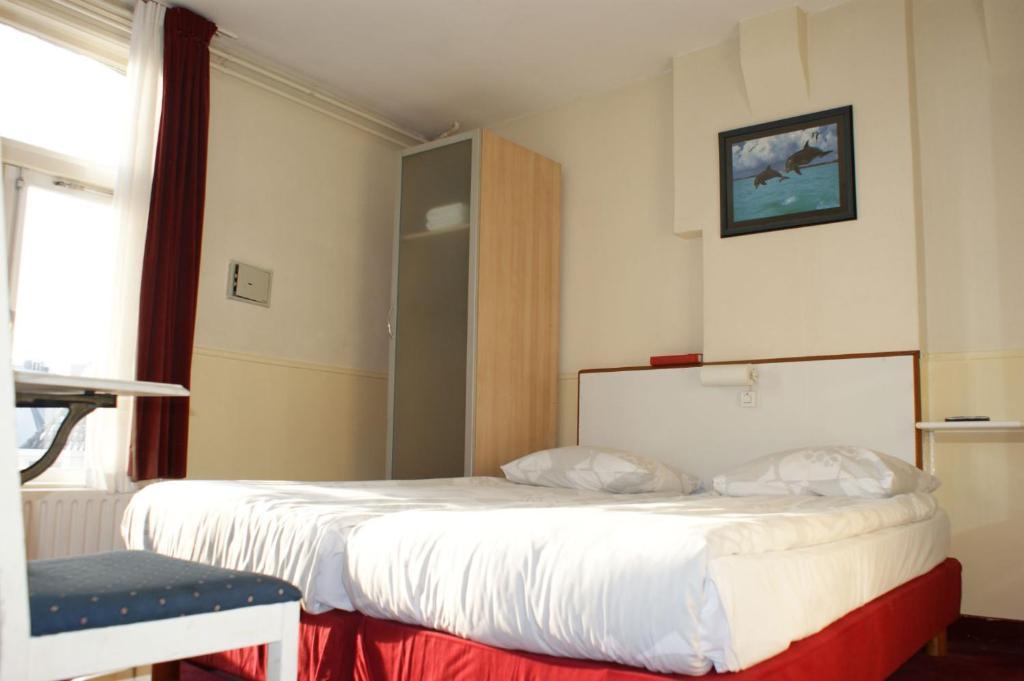 Double Room Shared Toilet