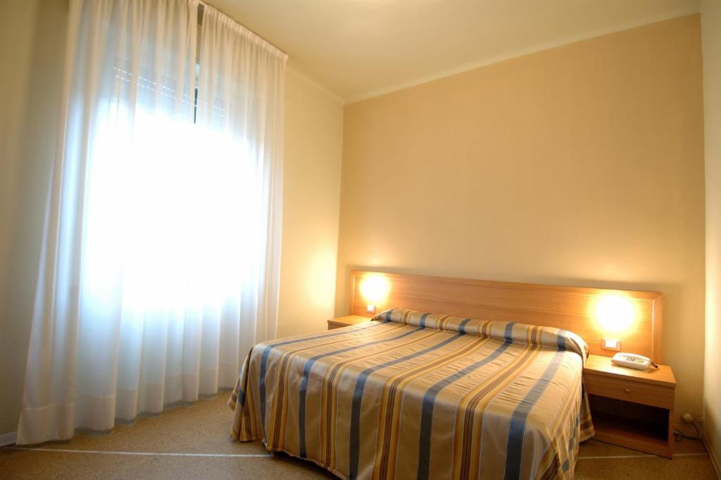 Quarto com Cama de Casal ou 2 de Solteiro
