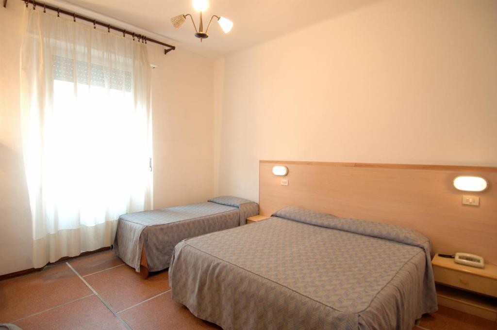 Quarto Triplo com Banheiro Compartilhado