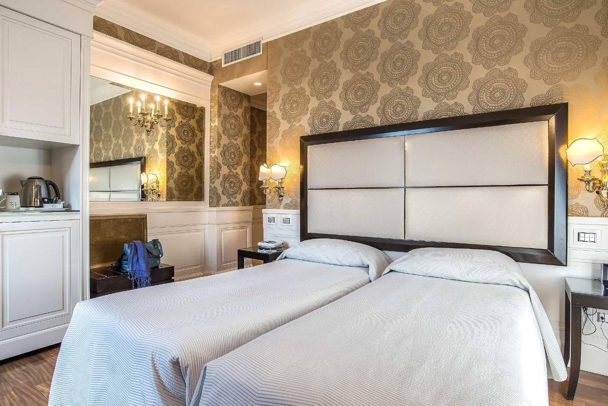 Quarto com Cama de Casal ou 2 de Solteiro