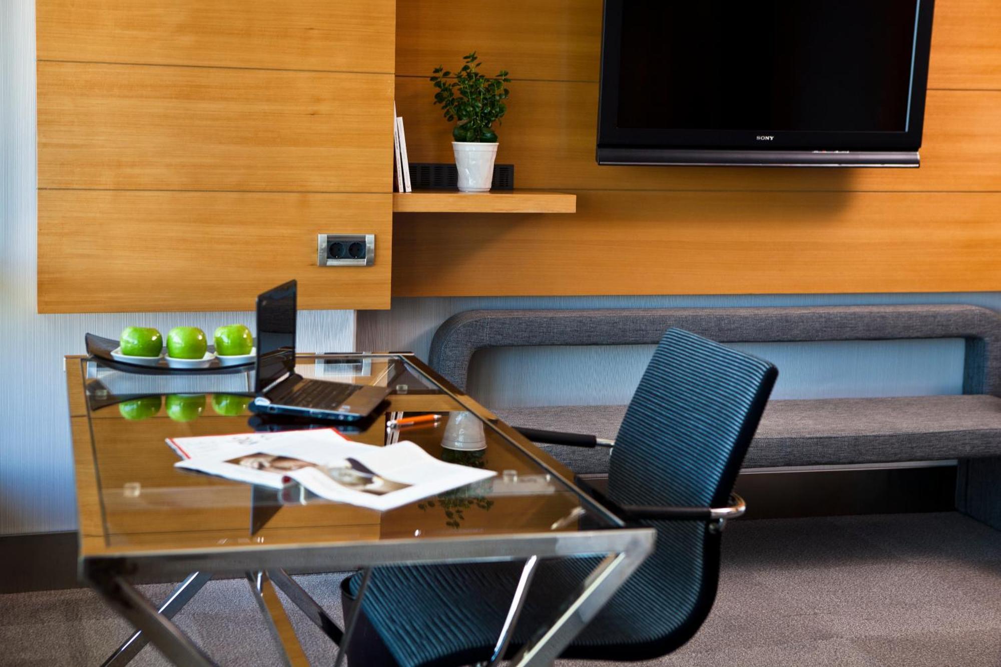 Executive Junior Suite Access to Executive Lounge