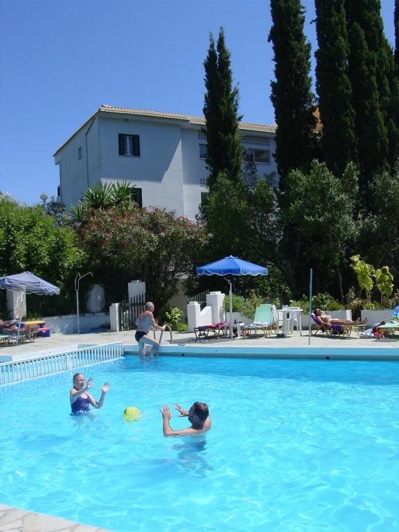 Chambre Lits Jumeaux - Vue sur Piscine