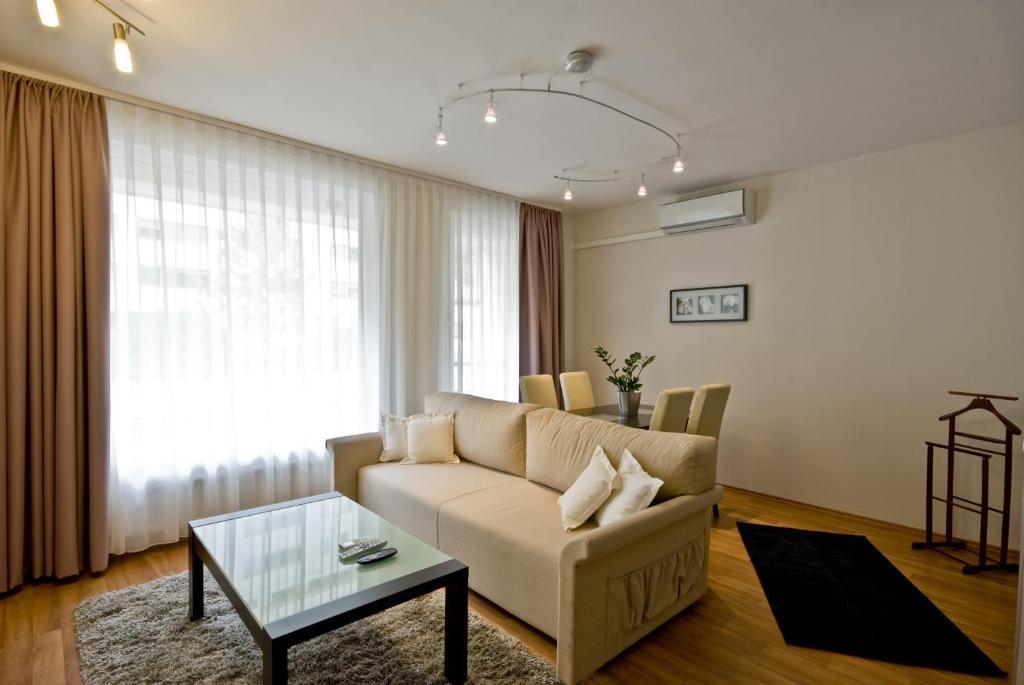 Deluxe One-Bedroom Apartment Balcony