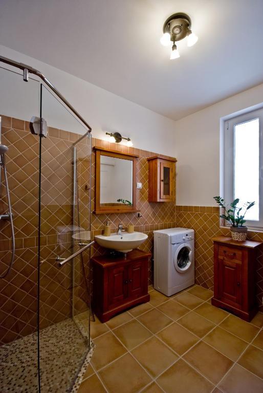 Deluxe One-Bedroom Apartment Balcony