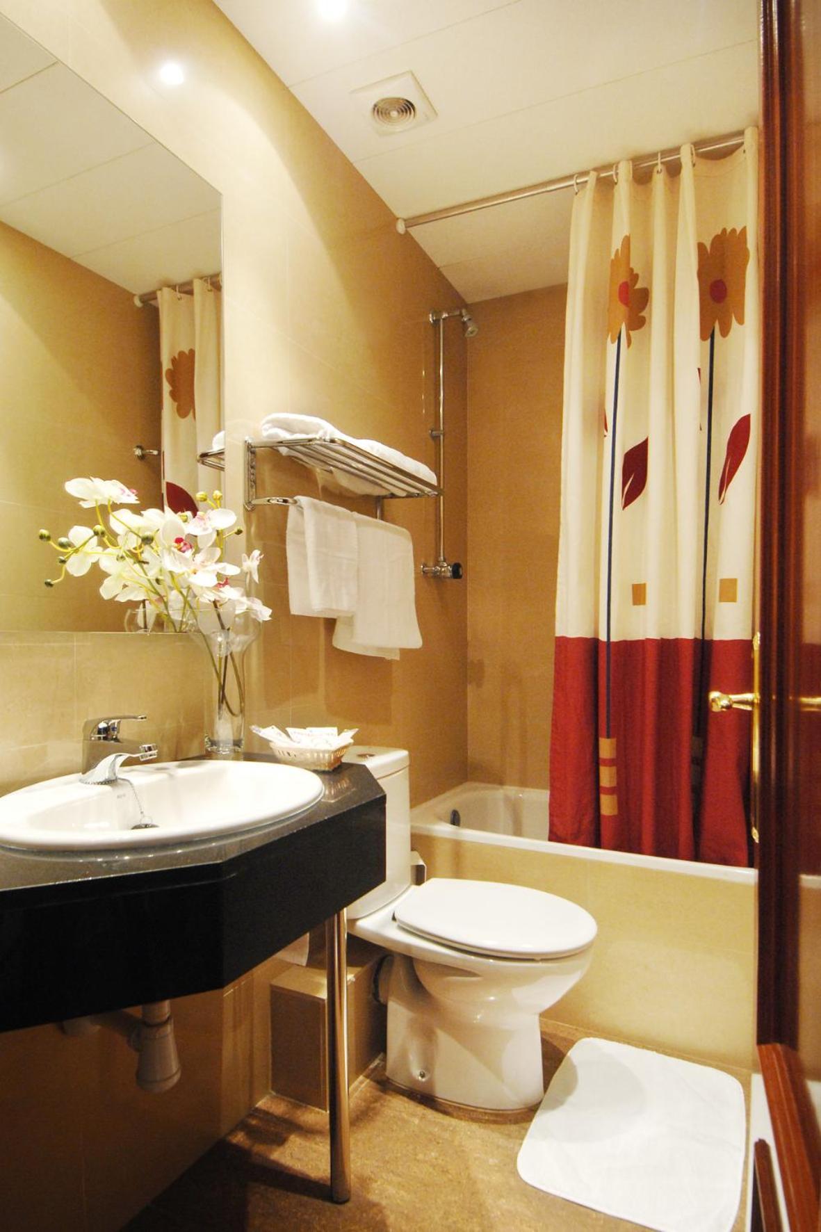 Quintuple Room Private Bathroom,377166115:JPEG