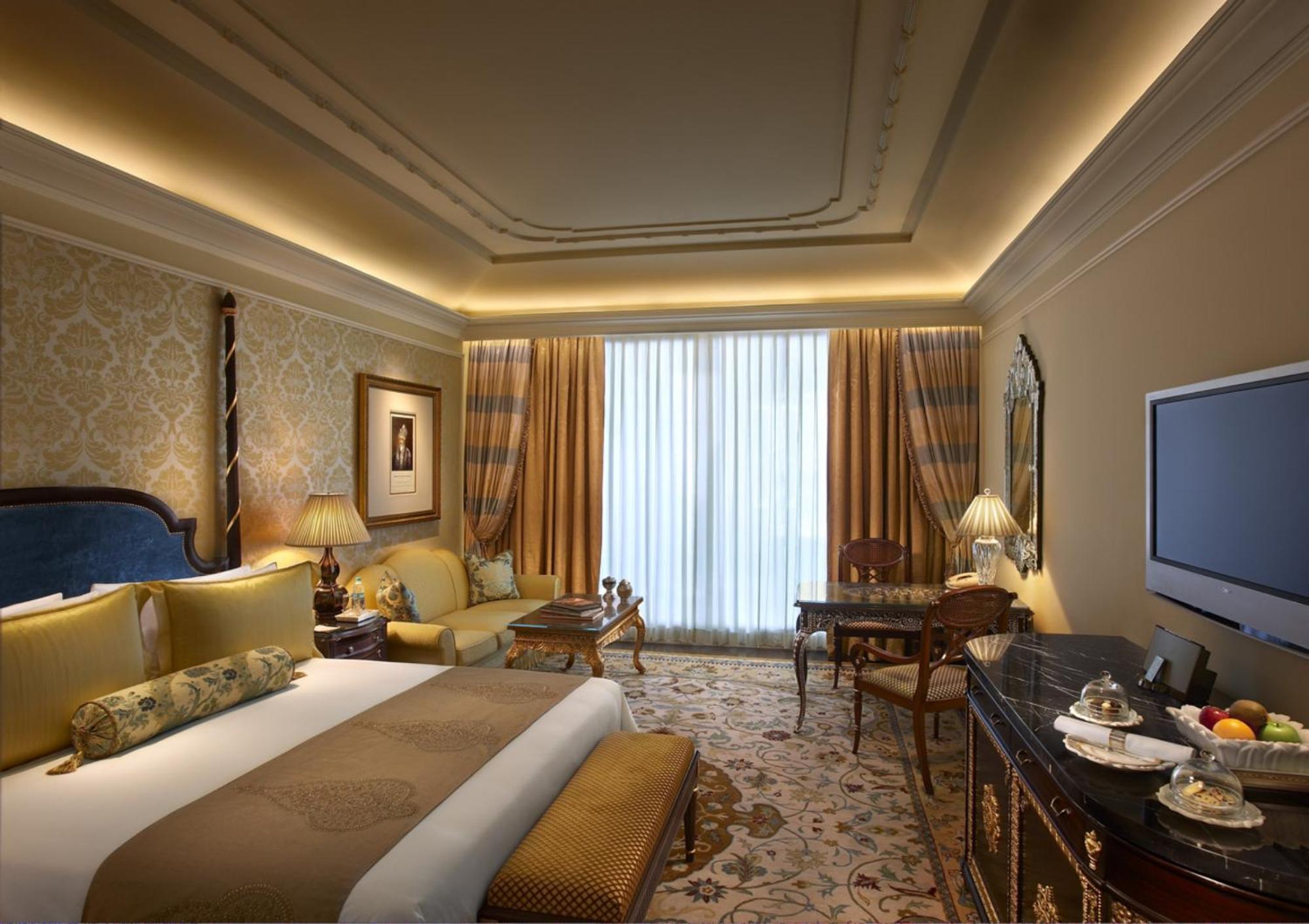 Royal Premiere Room with one way airport transfer