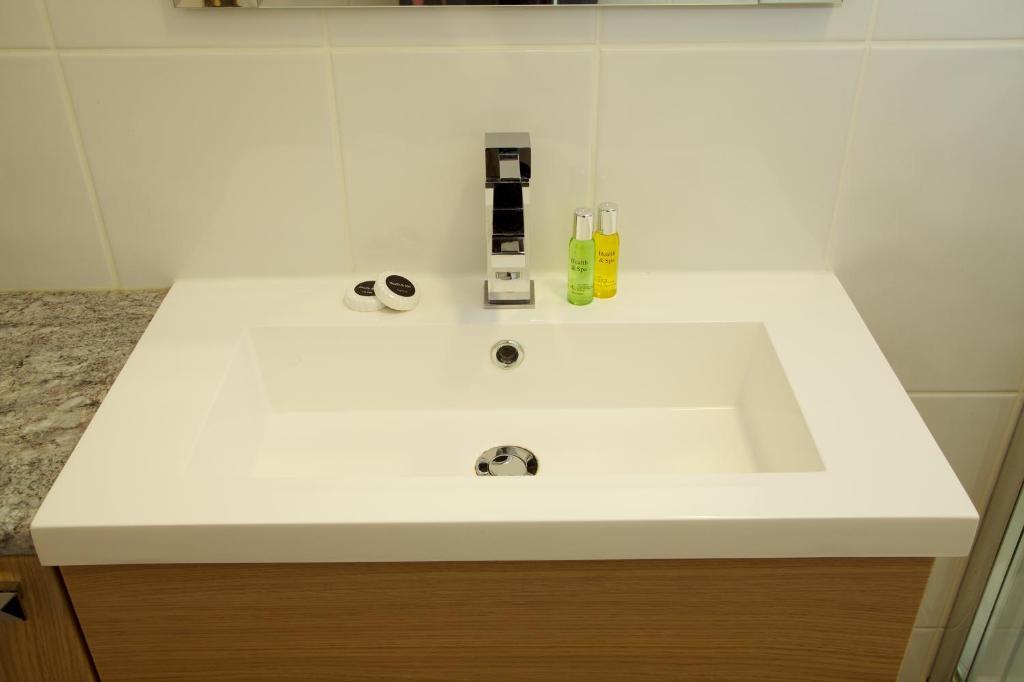 Double Room (1 Adult)