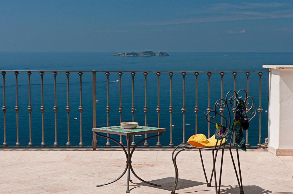 Dos habitaciones comunicadas con terraza y vistas al mar (4 adultos)