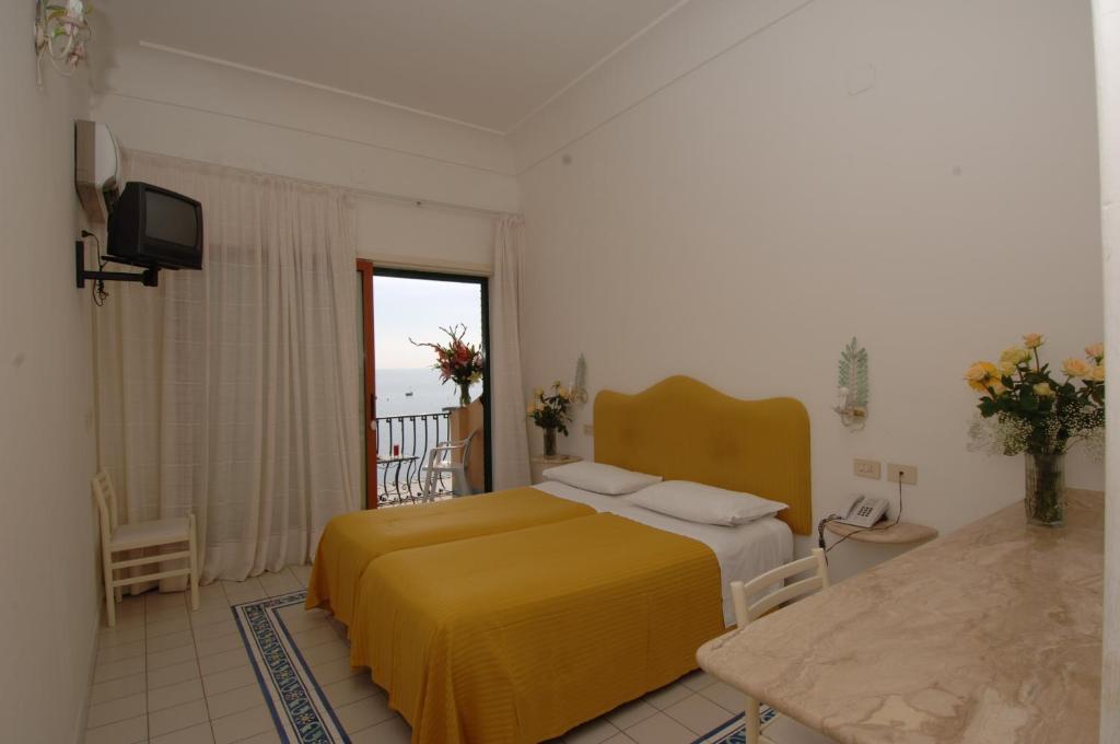 Standard Double Room Sea View,49378590:JPEG