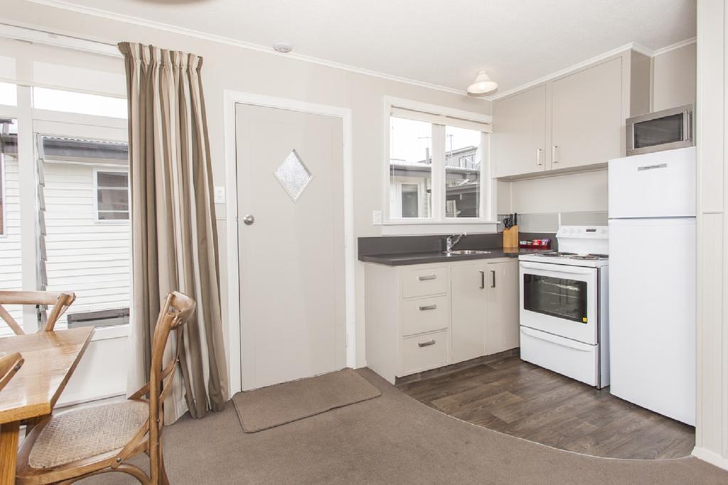 Three-Bedroom Apartment Lake View