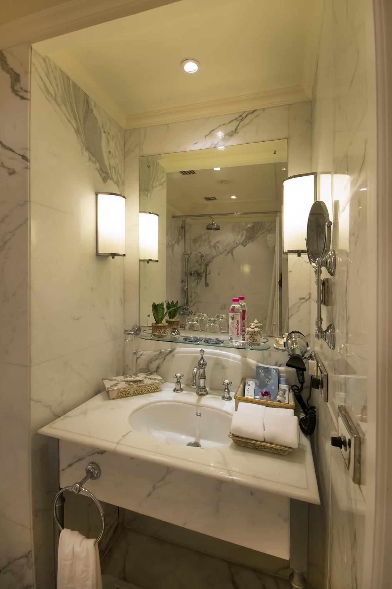Luxury Twin Room Lake View