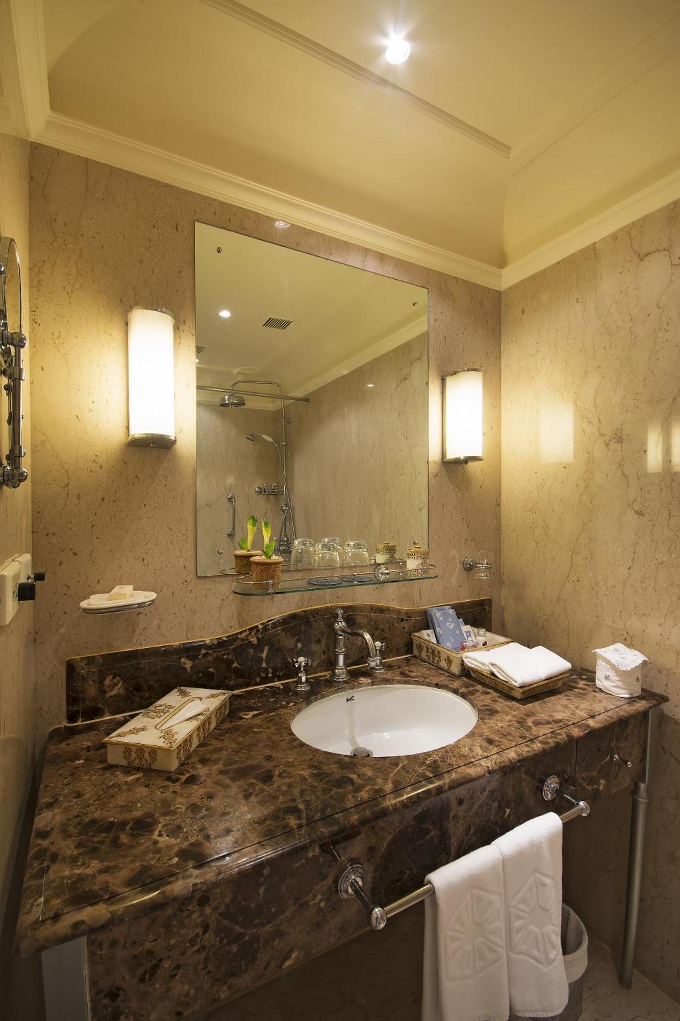 Luxury Twin Room Lake View