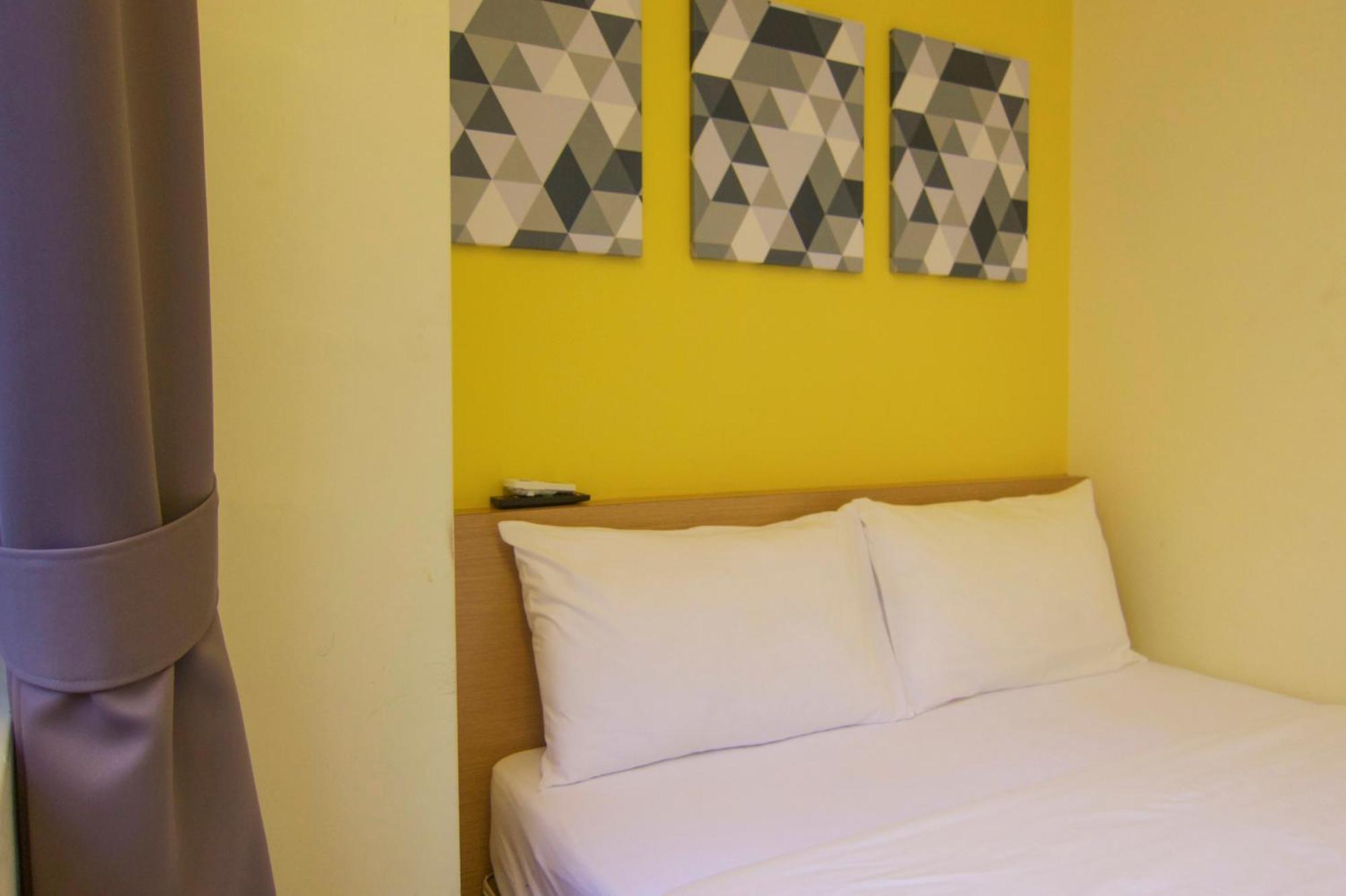 Mini Double Room Windows