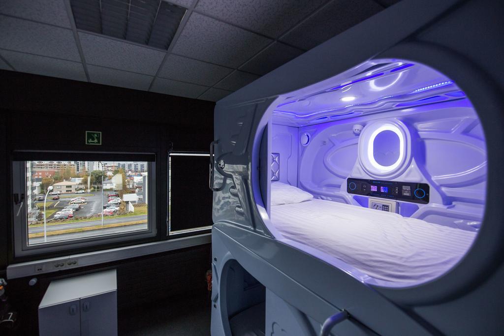 Capsule Bed 8-Bed Mixed Dormitory Room