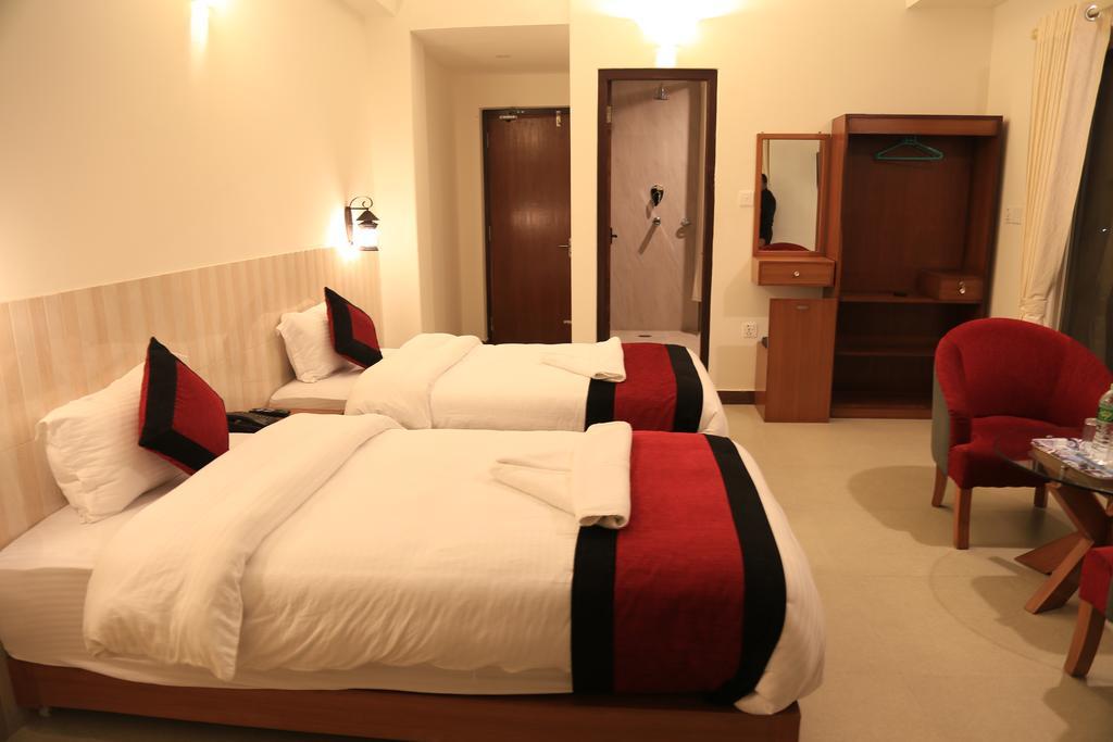 Deluxe Room Mountain or City View