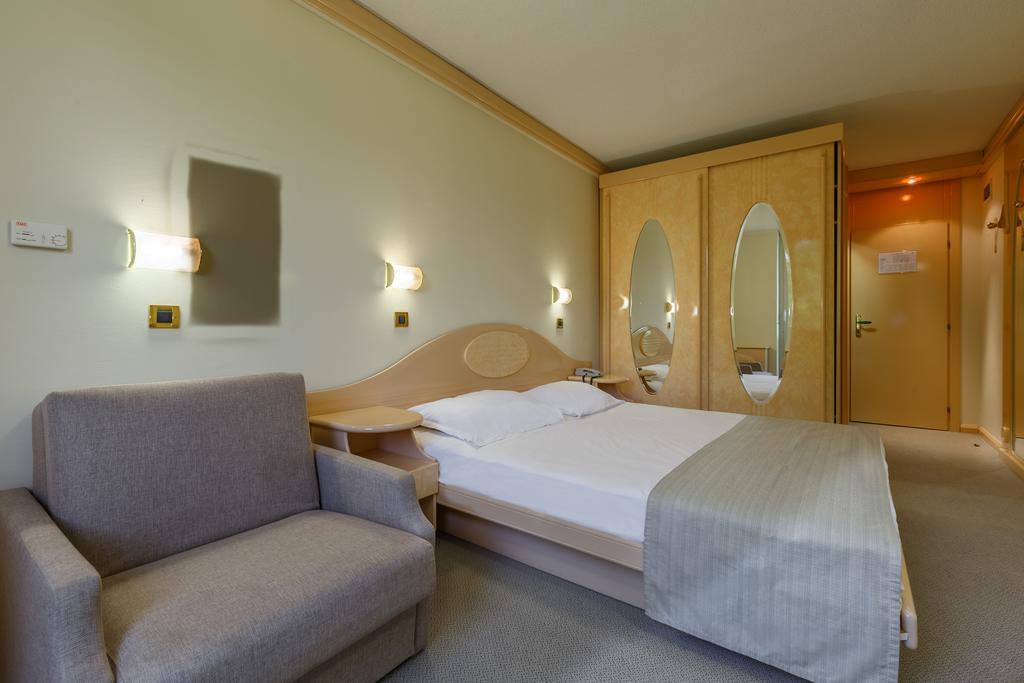 Quarto Econômico