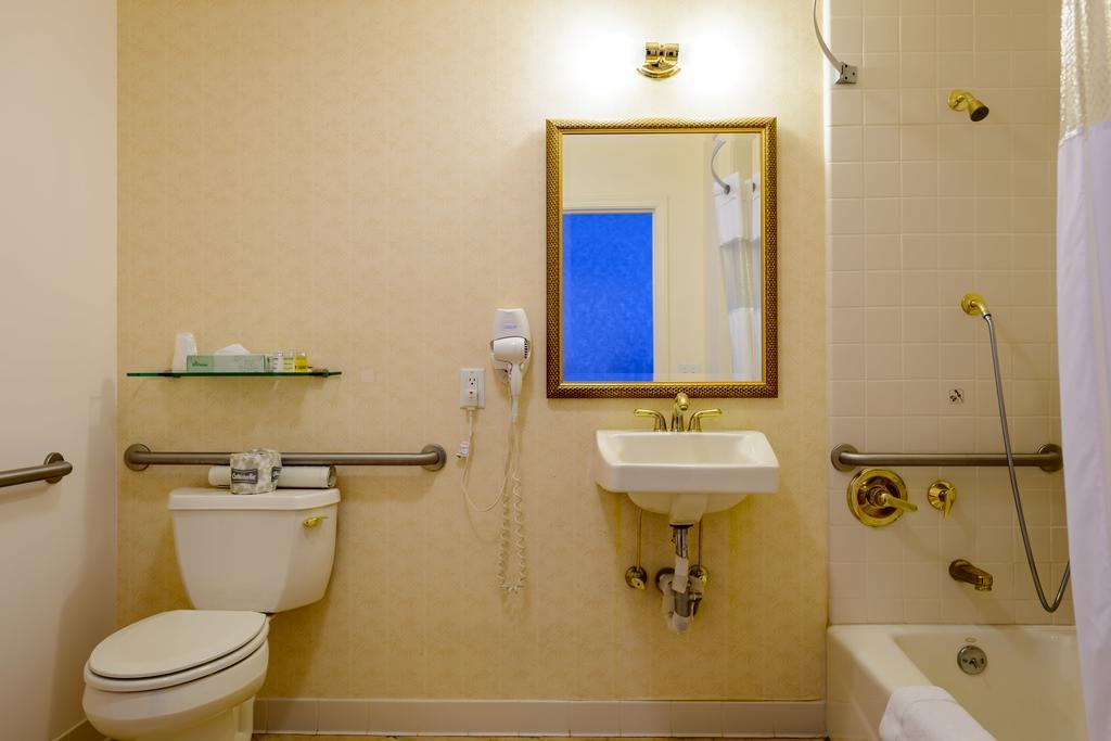 Queen Room