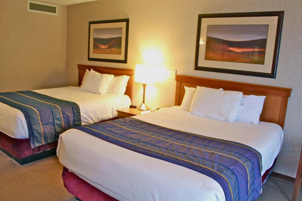Queen Room Two Queen Beds Mountain View