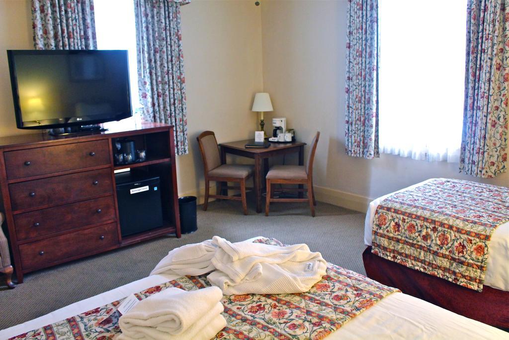 Queen Single Room Heritage Building