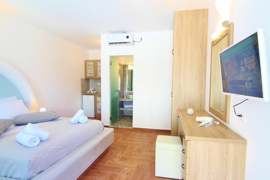 Double Room Pool Access & Patio