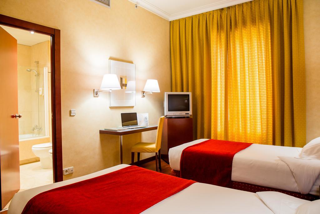 Quarto com 2 Camas de Solteiro