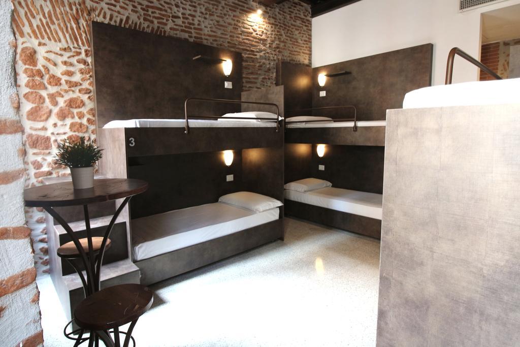 Bunk Bed 6-Bed Mixed Dormitory Room