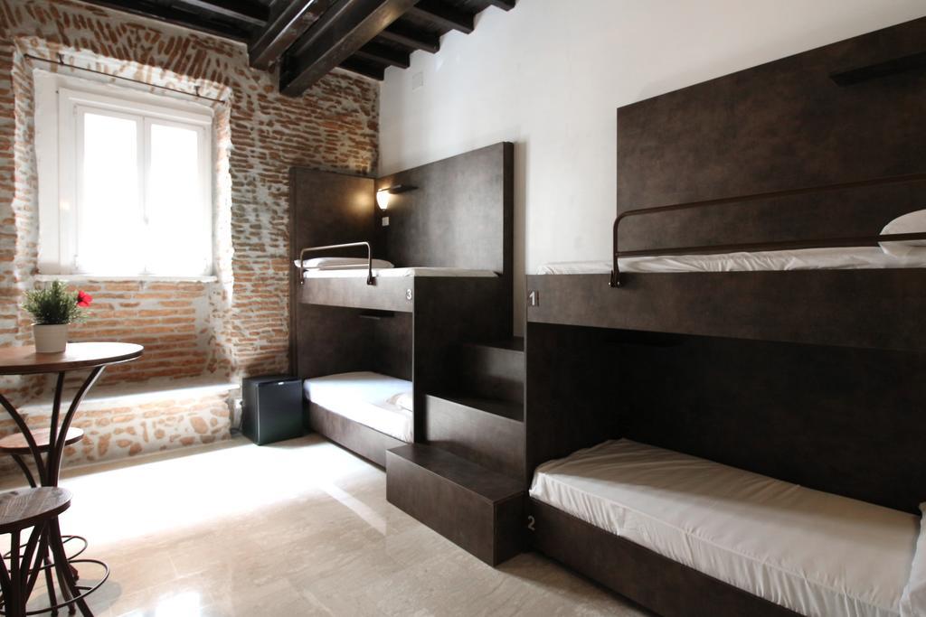Bunk Bed 6-Bed Mixed Dormitory Room