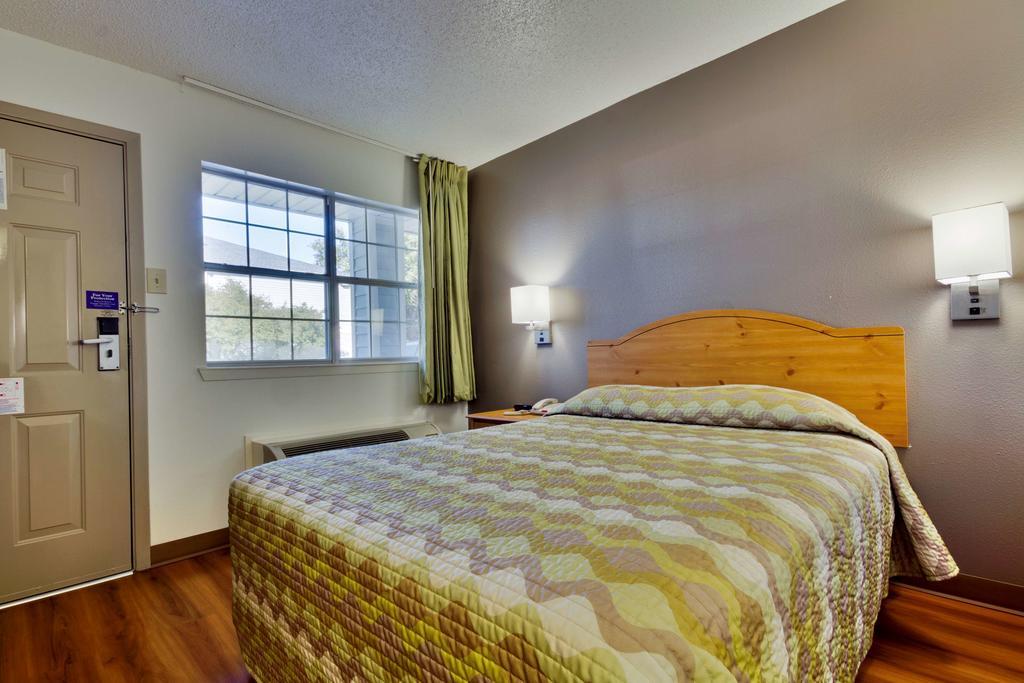 King Room - Non-Smoking