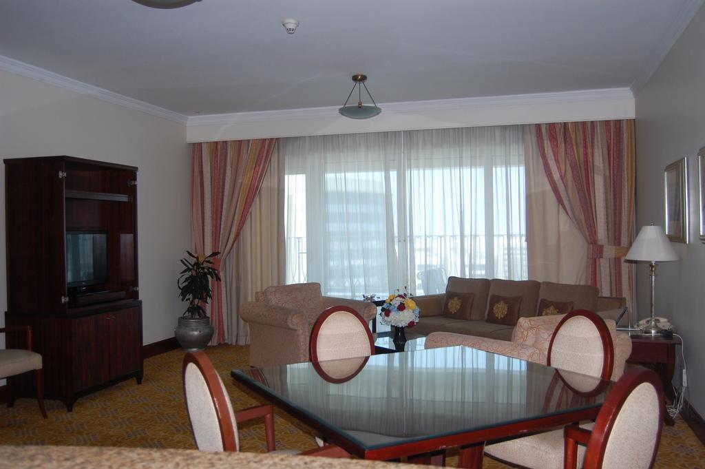 Executive One Bedroom Apartment Balcony,327922486:JPEG