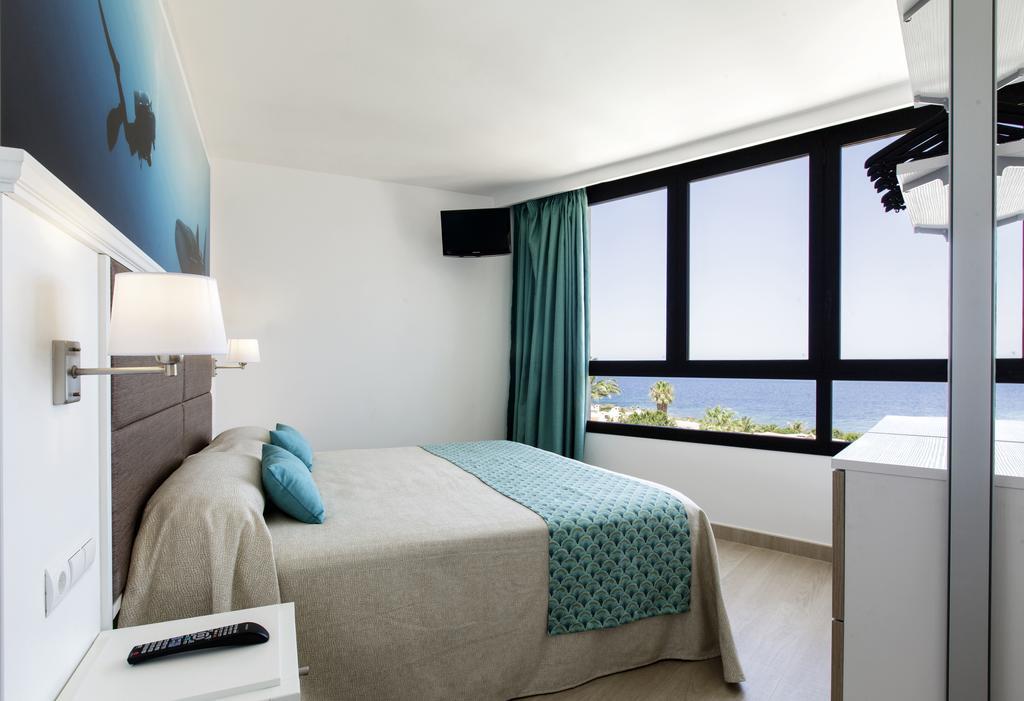 Two-Bedroom Apartment Sea View