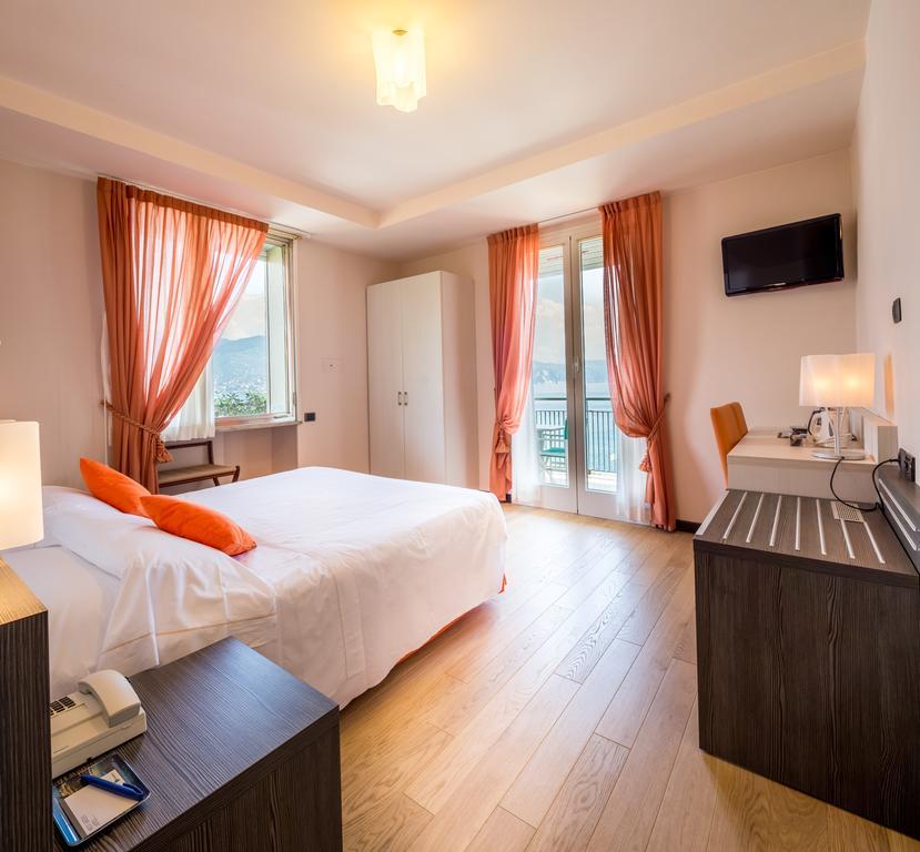 Zimmer mit Queensize-Bett, Terrasse und Meerblick