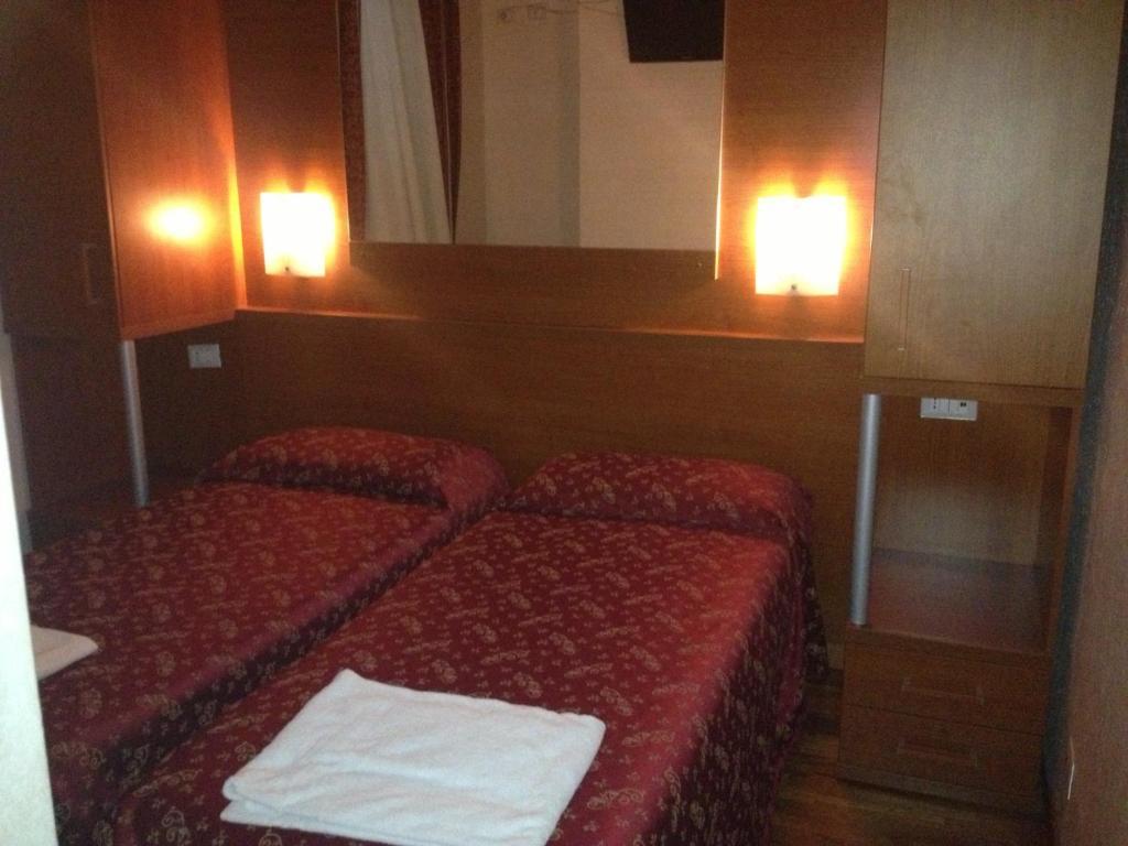 Double or Twin Room Private Bathroom