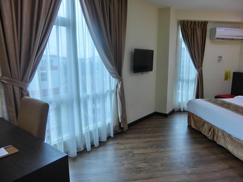 Deluxe Family Room