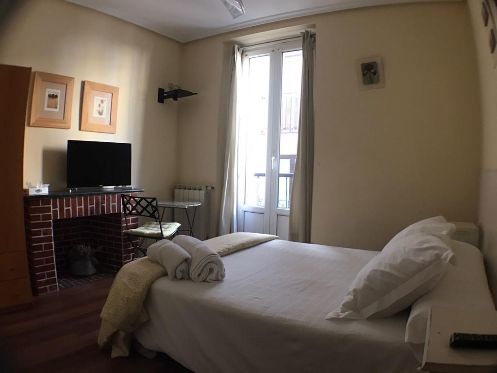Chambre Double ou Lits Jumeaux avec Salle de Bains Commune