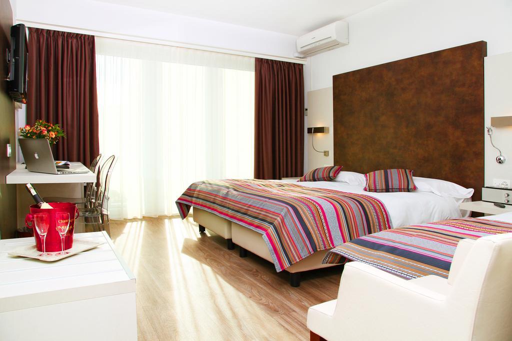 Habitación Triple con balcón