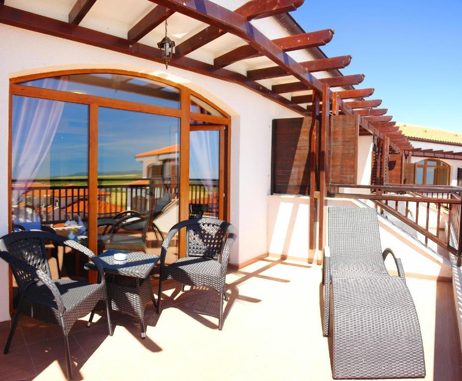 Habitación Doble Deluxe con balcón y vistas al mar