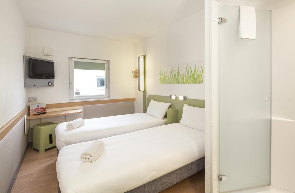 Twin Room,1704917645:JPEG