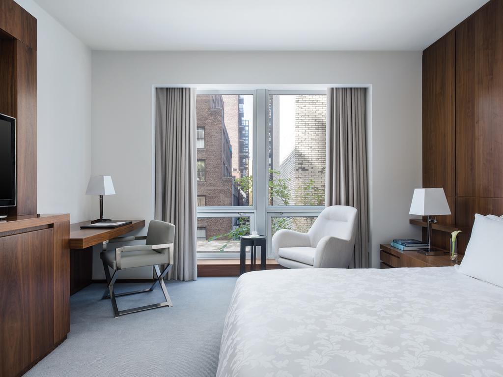 Superior Zimmer mit Kingsize-Bett und Stadtblick